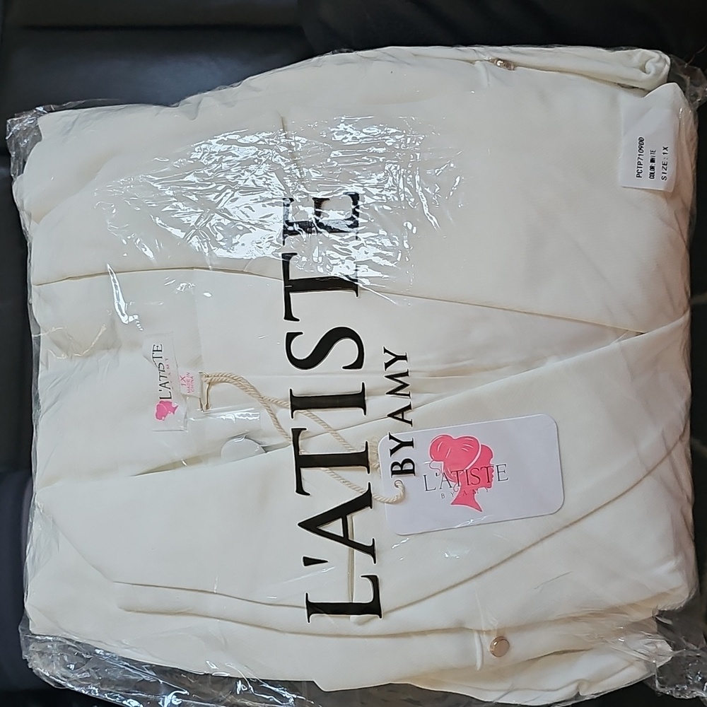 New Plus Size Ivory and Gold Suit - Picture 2 of 10